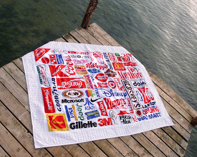 アメリカでうまくいっている会社のロゴを集めたタオル