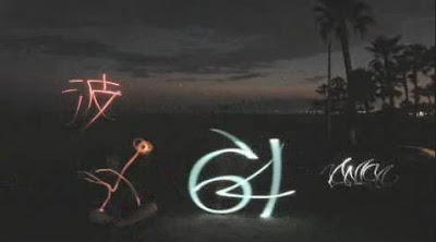 ライトでグラフィティ「Amazing Light Graffiti」