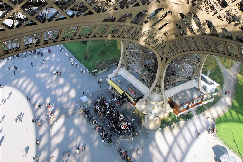 Paris l’intérieur de la tour eiffel
